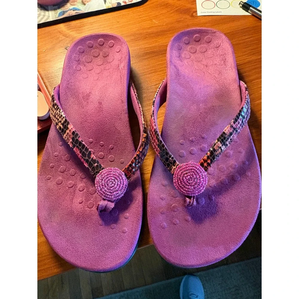 Vionic Magenta Purple Snake Print Beaded Orthotic Flip Flop Sandals Womens